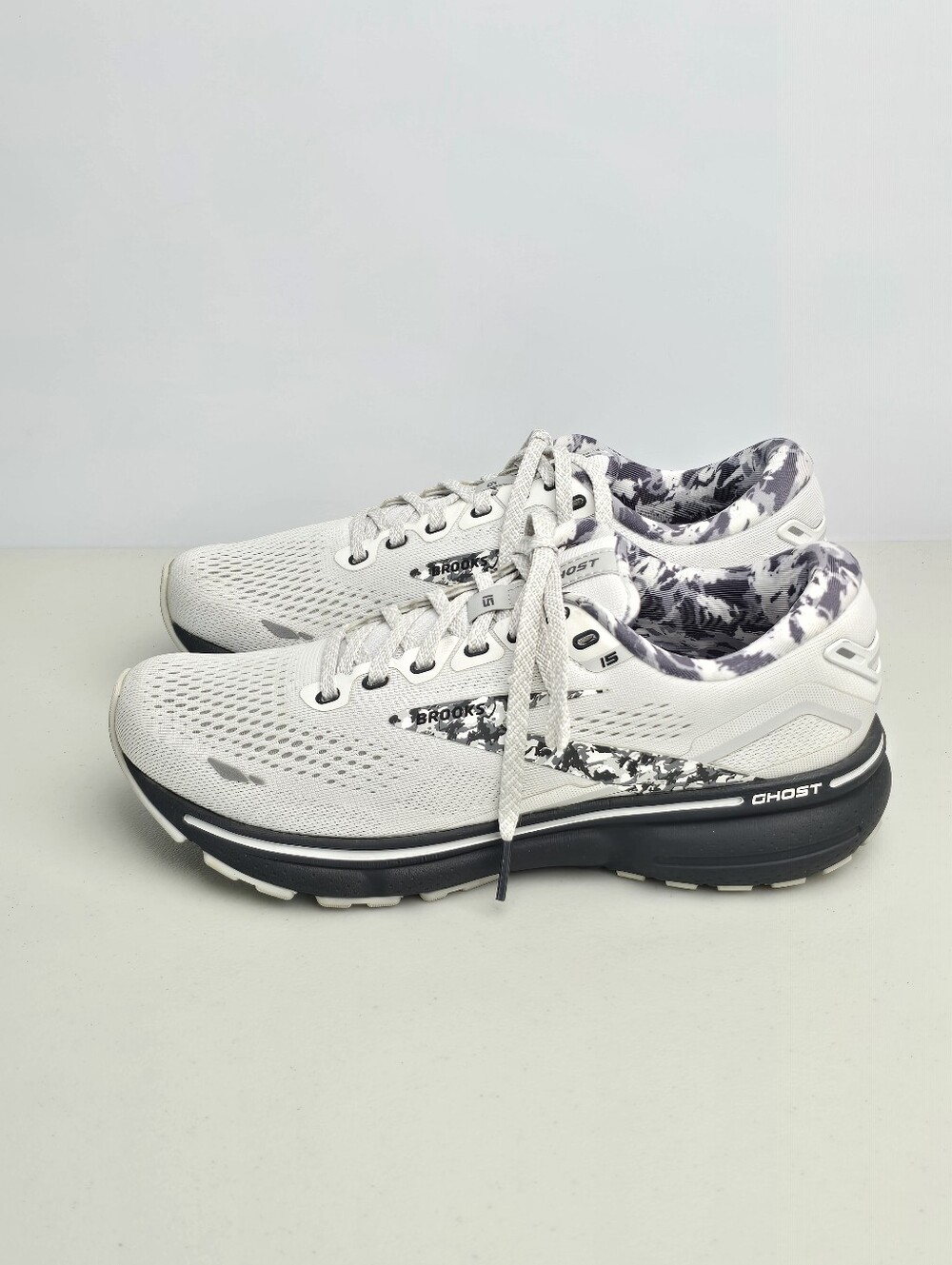 Brooks Ghost 15 Women's Size 7.5 Cushioned Running Shoes White/Ebony/Oyster - Picture 3 of 10